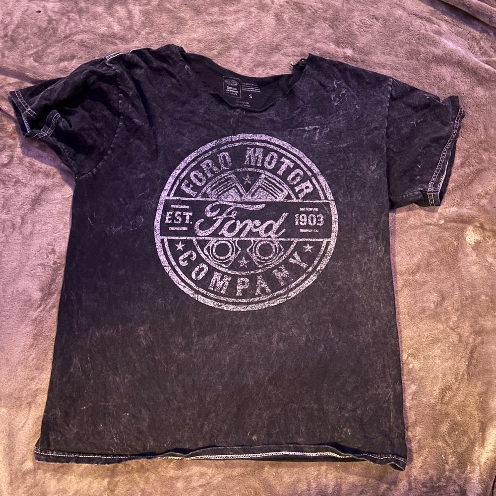 ford off-shoulder tee🖤